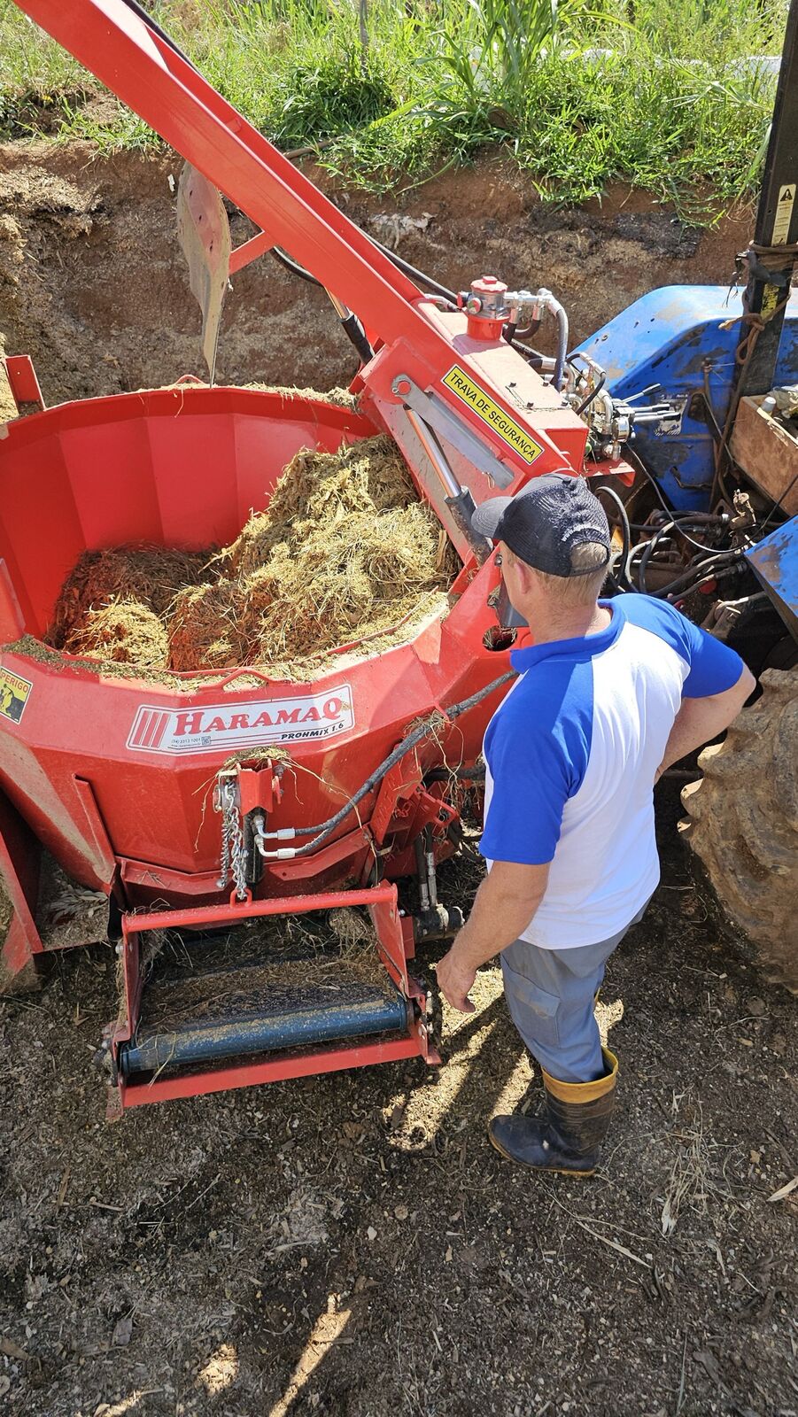 Carro mixer forrajero trabajando en Chile